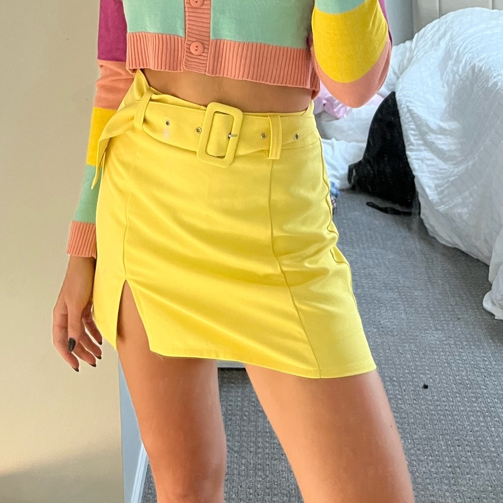 verge girl yellow mini skirt with belt